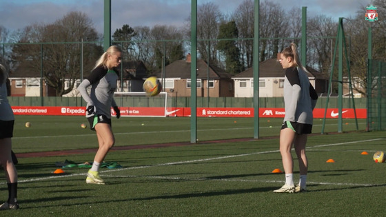 Liverpool Women players train. [ONE FOOTBALL]