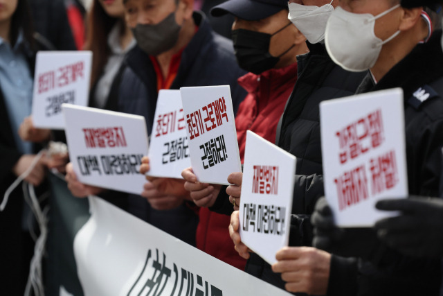 ▲ 2023년 3월 17일 '갑질 고통'을 호소하며 투신한 박 모 씨 추모 기자회견. ⓒ연합뉴스