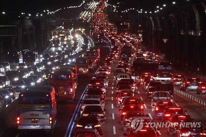 고속도로 '빨간불' [연합뉴스 자료사진]