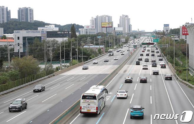 고속도로 모습. 2023.10.3/뉴스1 ⓒ News1 김영운 기자