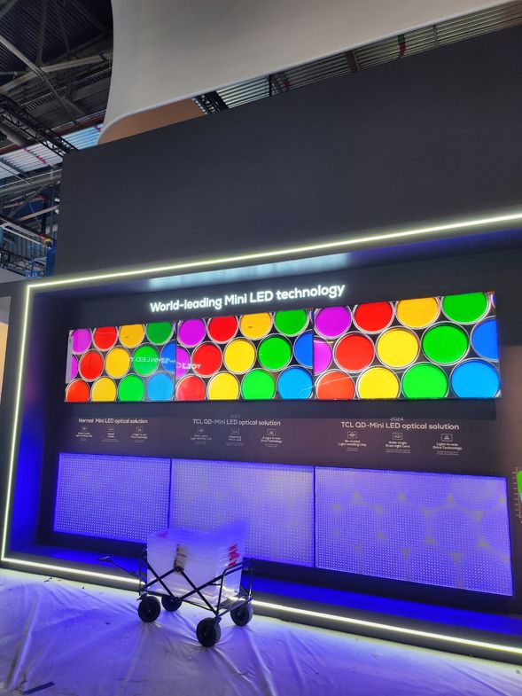 CES 2024에 참가한 TCL 부스 내부. 자사 미니 LED TV 기술력에 대한 소개를 볼 수 있다.ⓒ데일리안 임채현 기자