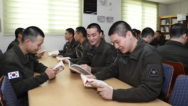 국방부, 병사들에게 '플리스형 재킷' 보급 [국방부 제공]