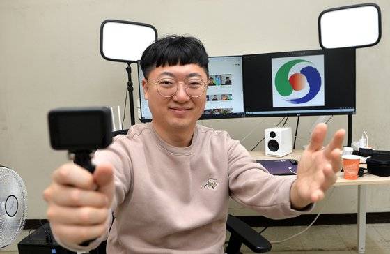 충북 충주시 공식 유튜브 채널 '충TV'를 운영하며 선풍적인 인기를 끌고 있는 김선태 주무관. 프리랜서 김성태