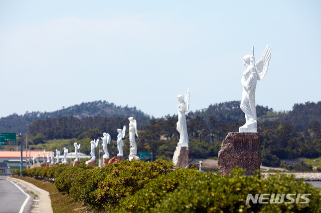 【신안=뉴시스】 하의도 천사조각상.