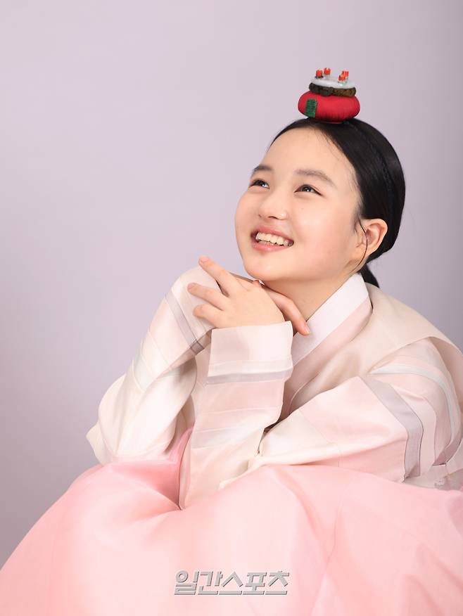 배우 최유리가 2일 오후 서울 중구 순화동 KG타워에서 진행된 일간스포츠와의 인터뷰에 앞서 포즈를 취하고 있다. 서병수 기자 qudtn@edaily.co.kr /2024.02.02/