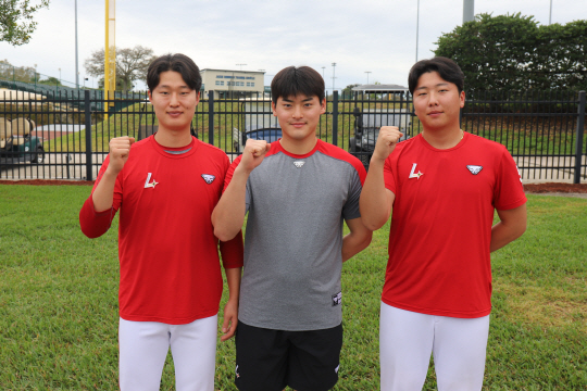 SSG의 김창평과 조병현, 김성민(왼쪽부터). SSG 제공