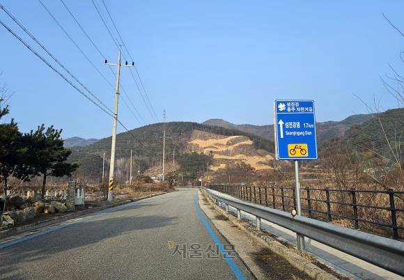 진메마을에서 구담마을까지 이어지는 길은 김 시인이 섬진강 500리 물길 중 가장 아름다운 곳으로 꼽은 길이다. 이 길은 섬진강 종주 자전거길과도 겹친다. 임실 조현석 기자