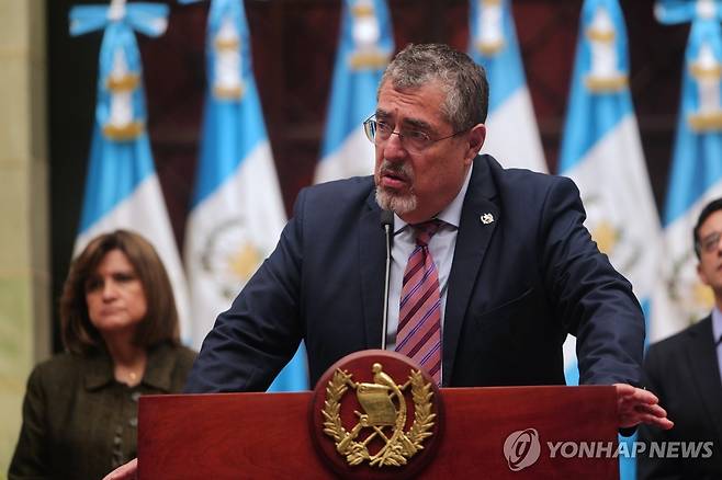 베르나르도 아레발로 과테말라 대통령 [EPA 연합뉴스 자료사진. 재판매 및 DB 금지]