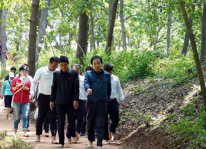 [목포=뉴시스] 목포 초당산 맨발길. *재판매 및 DB 금지