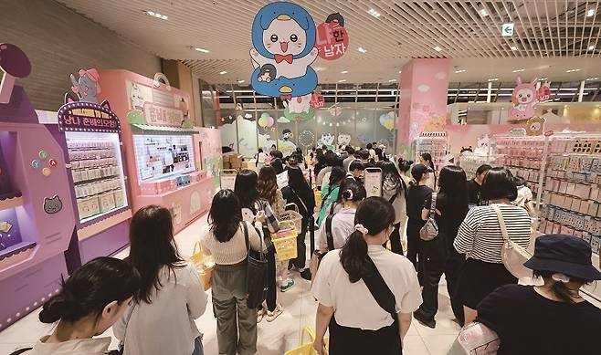 개인의 취향과 개성을 중시하는 MZ에게 팝업스토어가 인기다.[사진=연합뉴스]