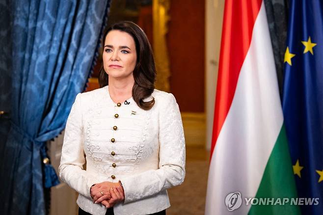 사임 발표하는 노바크 커털린 헝가리 대통령 (부다페스트 AFP=연합뉴스) 노바크 커털린 헝가리 대통령이 10일(현지시간) 사임 의사를 밝히고 있다. 2024.02.10 photo@yna.co.kr