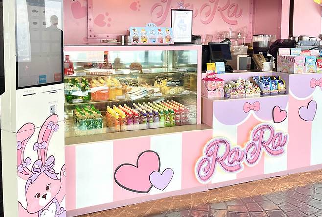 83타워 77층 전망대에 문을 연 라라카페 모습. 이월드 제공