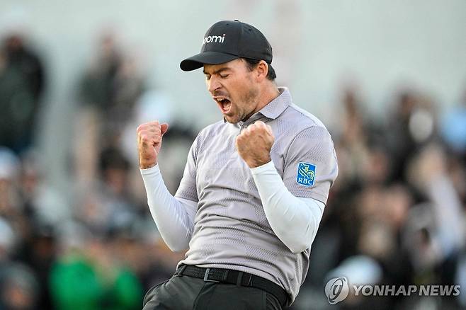 2차 연장전에서 버디 퍼트를 넣고 포효하는 테일러 [게티이미지/AFP=연합뉴스]