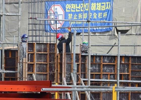 지난달 28일 오전 경기도 고양시의 한 공사현장. 연합뉴스