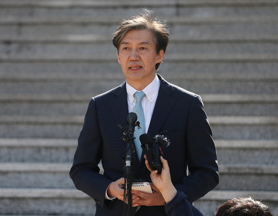 Former Justice Minister Cho Kuk holds a press conference at Democracy Park in Busan on Tuesday to announce he will launch a new political party. [NEWS1]