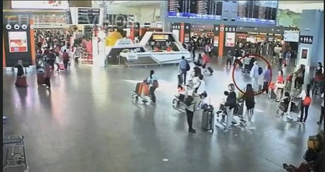 공항에서 김정남이 CCTV에 담긴 모습/사진= 더스트레이츠타임즈