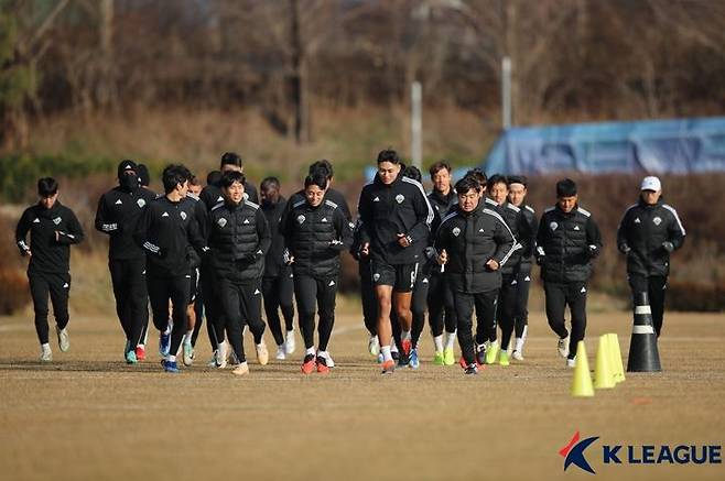 [서울=뉴시스] 동계훈련 중인 프로축구 K리그1 전북현대 선수단. (사진=한국프로축구연맹 제공) *재판매 및 DB 금지