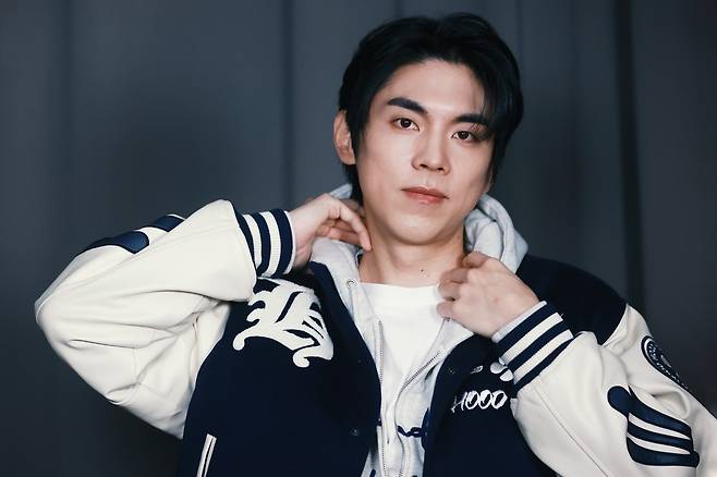 홍이삭 (서울=연합뉴스) 진연수 기자 = 싱어송라이터 홍이삭이 7일 서울 종로구 연합뉴스 빌딩에서 포즈를 취하고 있다. 2024.2.8 [재판매 및 DB 금지]