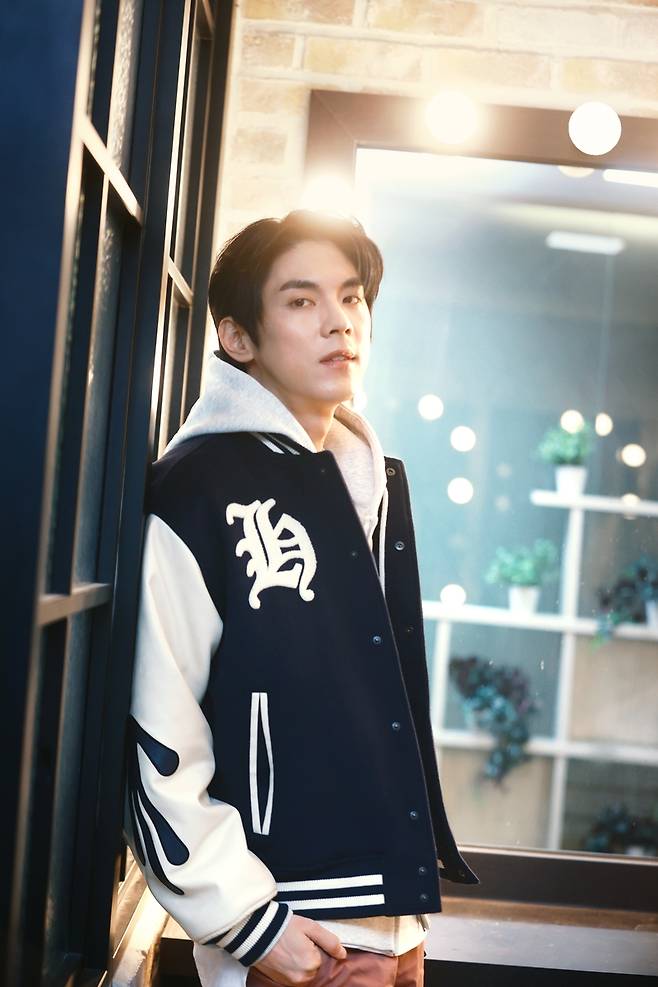 홍이삭 (서울=연합뉴스) 진연수 기자 = 싱어송라이터 홍이삭이 7일 서울 종로구 연합뉴스 빌딩에서 포즈를 취하고 있다. 2024.2.8 [재판매 및 DB 금지]