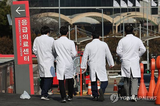 의료계 '의대 증원 반대' 목소리 내며 집단행동 준비 [연합뉴스 자료사진]