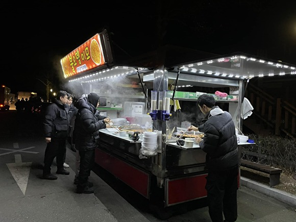 청남대관리사업소가 공식 SNS에 업로드 한 푸드트럭 운영 모습. [사진=페이스북]