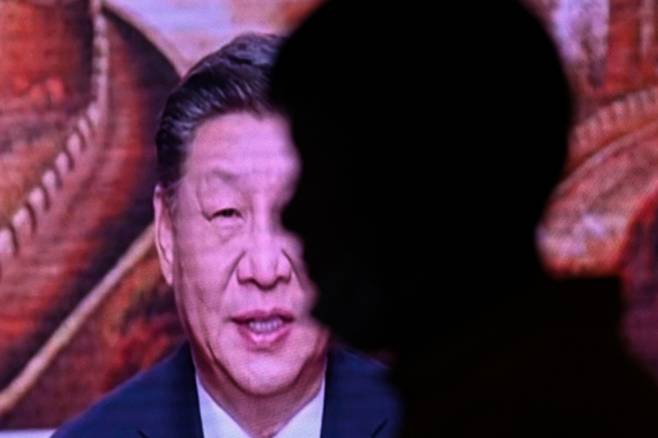 세계 2위 경제대국 중국의 소비가 급격히 줄고 있다. 사진은 시진핑 중국 국가주석의 신년사 모습을 담은 방송화면./AFPBBNews=뉴스1