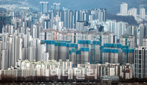 서울 중구 남산에서 바라본 서울 시내 아파트 밀집 지역의 모습. (사진=연합뉴스)