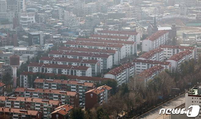 서울 용산구 남산타워에서 바라본 아파트 단지. 2024.2.13/뉴스1 ⓒ News1 김민지 기자