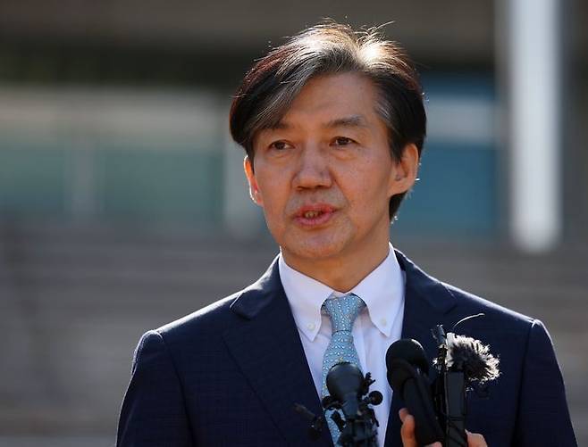 조국 전 법무부 장관이 지난 13일 부산 민주공원에서 기자회견을 열고 신당창당을 선언하고 있다. ⓒ연합뉴스