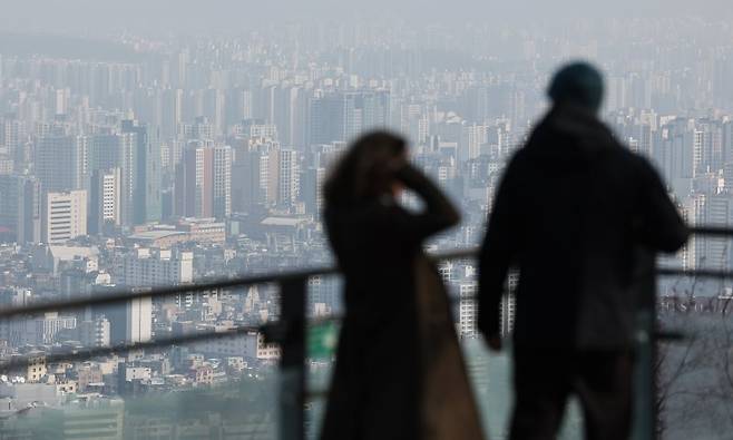 서울 용산구 남산타워에서 바라본 아파트 단지. 뉴스1