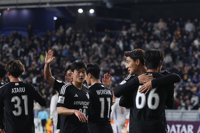 설영우 골에 환호하는 울산 선수들

<저작권자(c) 연합뉴스, 무단 전재-재배포, AI 학습 및 활용 금지>