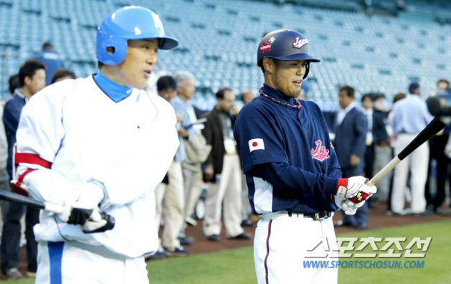 2006년 WBC에서 만난 이승엽과 이마에. 지바 롯데 시절 이마에와 이승엽. 스포츠조선 DB