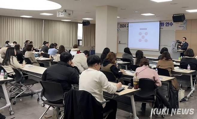 충남교육청교육과정평가정보원은 15일&nbsp; 2024년 교육정책 연구원 역량강화 연수를 진행했다.
