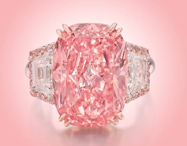 핑크다이아몬드. 다이아몬드 10만 개 중 1개꼴인 핑크 다이아몬드는 희소가치가 매우 높다. Sotheby 제공