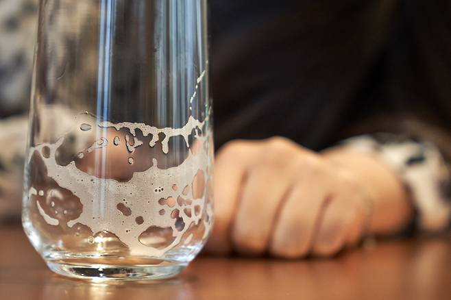 ���ڿ� ������ �޼� �������� ������ ������� �̾��� ���� �ִ�. ���� ����߸� ġ�ᰡ �����ϴ�.  /��Ƽ�̹�����ũ