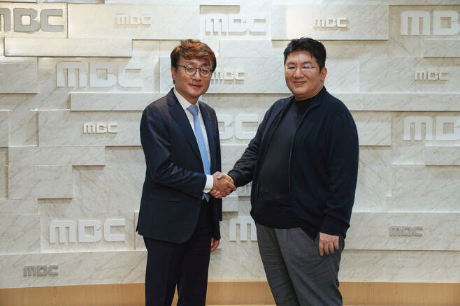 MBC 안형준 사장(왼쪽), 방시혁 하이브 의장. 사진 제공=MBC, 하이브