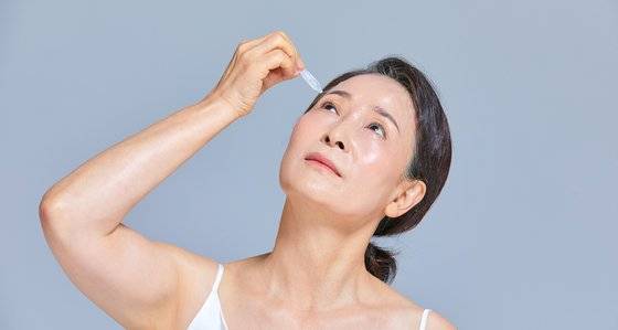 -소프트렌즈 착용자는 보존제 없는 일회용 사용 -안약 여러 종류를 넣을 땐 5~15분 간격 두고 투약