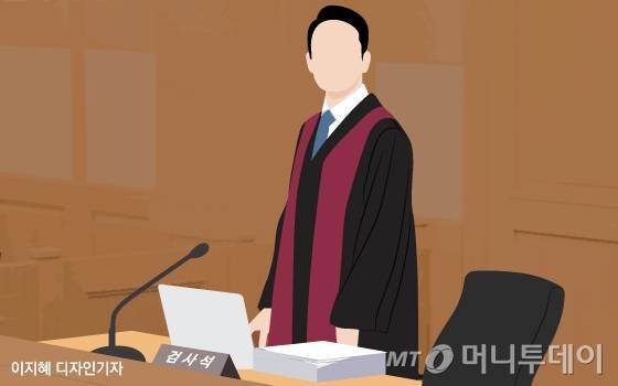 법정에서 발언하는 검사 /사진=이지혜 디자인기자