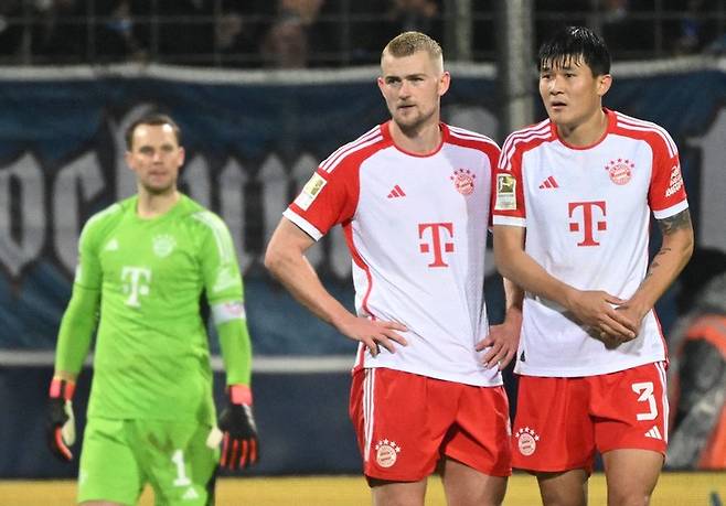 19일 열린 보훔과의 경기에 풀타임 출전한 바이에른 뮌헨 수비수 김민재(맨 오른쪽)