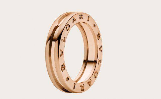 결혼 반지로 인기가 높은 불가리 ‘비제로원 1밴드 링’ 로즈 골드. /불가리