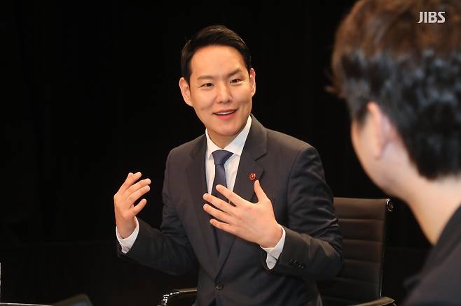 오늘(19일) 진행된 JIBS 등 제주지역 언론 4사 대담에서 발언하는 제주시을 더불어민주당 김한규 국회의원 (사진, 언론 4사 공동취재단)