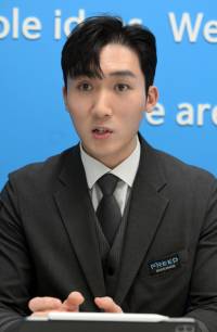 전규식 장례지도사. 이호재 기자