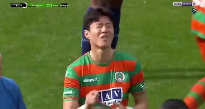 ▲ 황의조는 18일(한국시간) 바세세히르 오쿨라이 스타디움에서 열린 2023-24시즌 튀르키예 수페르리가 26라운드 아다나 데미스포르전을 통해 알란야스포르 소속으로 데뷔전을 치렀으나 4분 만에 햄스트링 부상으로 교체됐다. ⓒ 중계영상 캡쳐