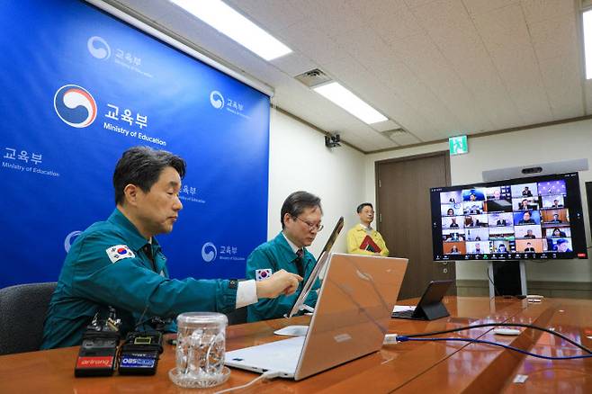 이주호 사회부총리 겸 교육부 장관이 19일 오전 서울 종로구 정부서울청사에서 ‘사회부총리-대학총장 간 의대 휴학 관련 회의’를 하고 있다. (사진=뉴시스)