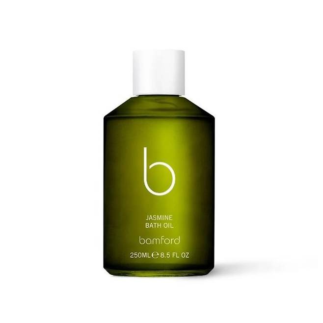 뱀포드 재스민 배쓰 오일 - 재스민, 오렌지 블로섬, 시더우드 등 스트레스를 완화하는 향기가 고농축 돼 욕조에 몇 방울만 떨어뜨려도 아로마 테라피 효과를 볼 수 있다. 250mL 8만8천2백원.