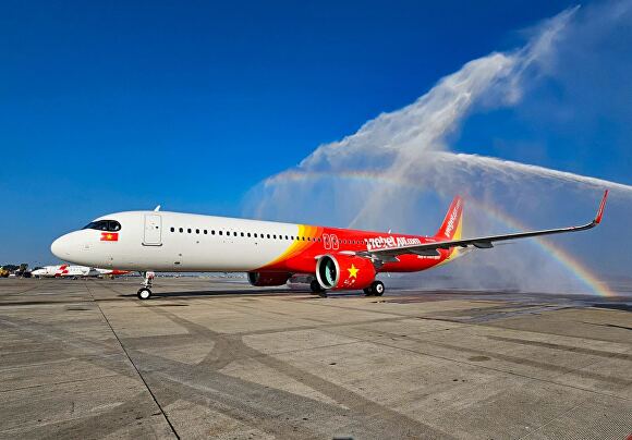 비엣젯 항공의 A321 neo ACF 항공기가 물 축포를 받고 있다. [사진=비엣젯항공]