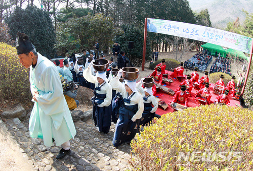 [광양=뉴시스] 백운산 고로쇠 약수제. 뉴시스 DB