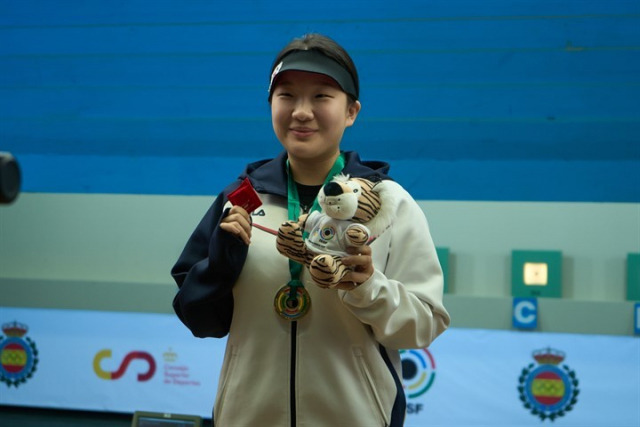 ▲ 스페인 그라나다에서 열린 '2024 ISSF 그라나다 월드컵'에서 여자 10m 공기 소총 일반 부에서 금메달을 획득한 권은지 선수ⓒ울진군청