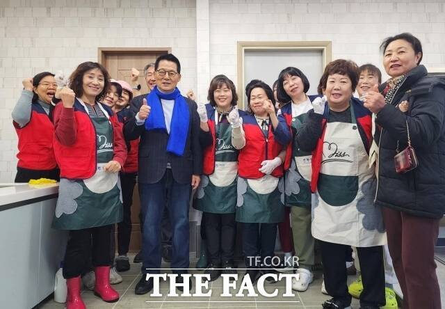 박지원 전 국정원장이 해남·완도·진도 3개 지역은 물론, 청년, 여성, 노인, 장애인 등 세대와 계층을 아우르는 통합 행보를 이어가고 있다./박지원 전 국정원장