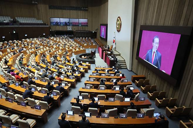 국민의힘 윤재옥 원내대표가 21일 국회 본회의에서 교섭단체 대표 연설을 하고 있다.